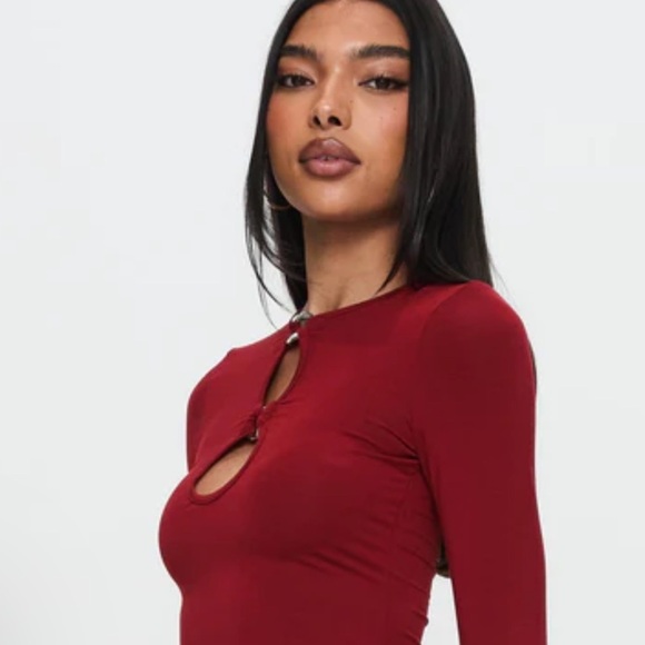 Orlaith Cut Out Long Sleeve Top Burgundy - Picture 3 of 8